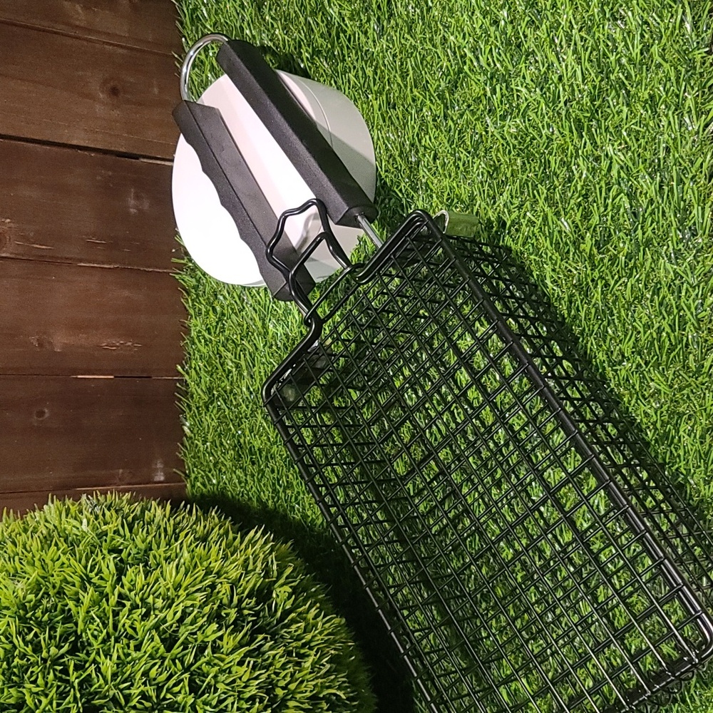 BBQ grill basket w attached lid & prong handle, slid lock for lid